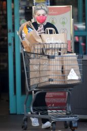 Ariel Winter - Grocery Shopping in North Hollywood 06/05/2021