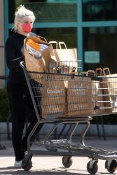 Ariel Winter - Grocery Shopping in North Hollywood 06/05/2021