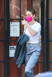 Brie Larson - Out in New York 06/06/2021