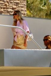 Elsa Hosk - Private Tour of the Famous Kaufmann House on Memorial Day in Palm Springs 05/31/2021