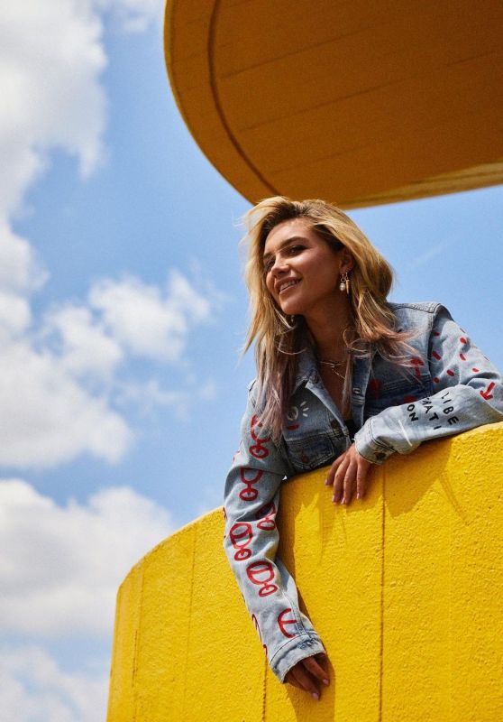 Florence Pugh - Photoshoot for Jeanerica June 2021