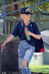 Gwen Stefani - Out in Santa Monica 06/12/2021