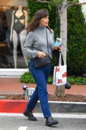 Jennifer Garner - Out in Pacific Palisades 06/18/2021