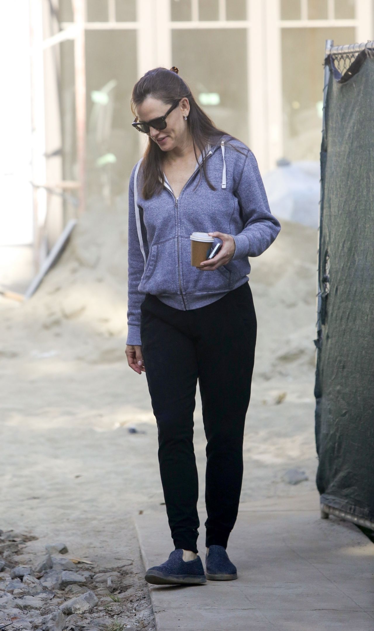 Jennifer Garner - Visits Her New Under-Construction Home in Brentwood