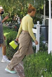 Jennifer Lopez at San Vicente Bungalows in West Hollywood 06/11/2021