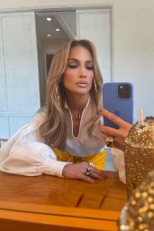 Jennifer Lopez Outfit 06/18/2021