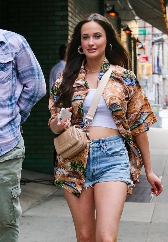 Kacey Musgraves Casual Style - Out in New York 06/18/2021