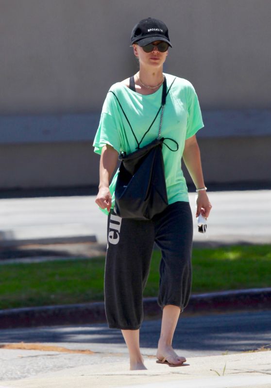 Kaley Cuoco - Leaving Her Yoga Class in LA 06/27/2021