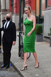 Karlie Kloss in Green - Out in Brooklyn 06/10/2021