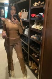 Kourtney Kardashian Outfit 06/28/2021