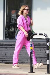 Kristen Bell in Black Leggings and Pink Sports Bra - Los Feliz 06/28/2021
