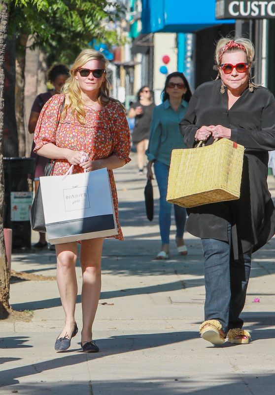 Kristen Dunst With Her Mom Inez Rupprecht - Shopping in Studio City 06/23/2021