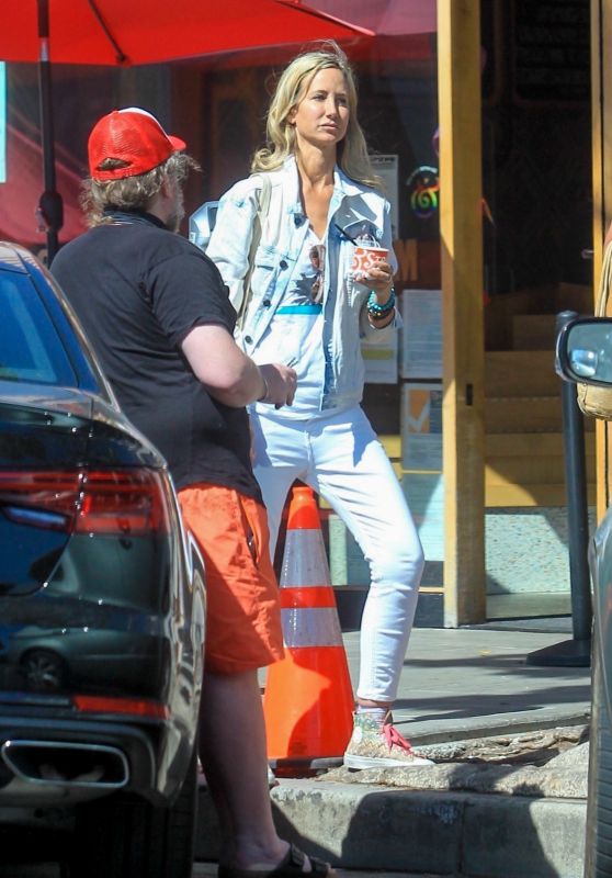 Lady Victoria Hervey at Salt & Straw in West Hollywood 06/11/2021