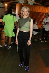 Maisie Williams - Reuben Selby Show in London 06/12/2021