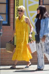 Selma Blair Debuts New Blonde Hair - Studio City 06/10/2021