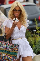 Victoria Silvstedt - Shopping in Saint Tropez 06/19/2021