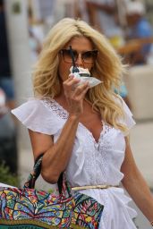 Victoria Silvstedt - Shopping in Saint Tropez 06/19/2021