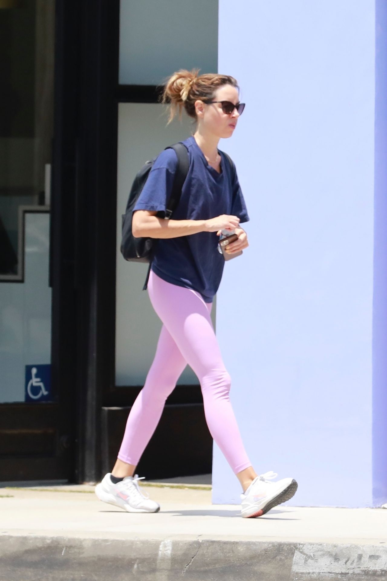 Aubrey Plaza In A Pink Yoga Pants Los Angeles 07122021 • Celebmafia
