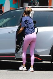 Aubrey Plaza in a Pink Yoga Pants - Los Angeles 07/12/2021