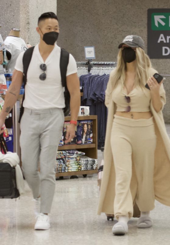 Courtney Stodden and Chris Sheng - Airport in Washington DC 07/20/2021