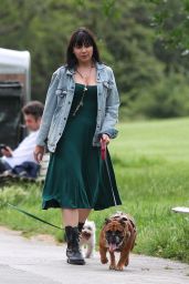 Daisy Lowe - Out in Primrose Hill Park 07/01/2021