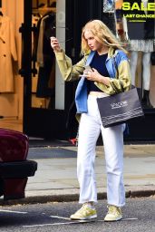 Ellie Bamber - Shopping in London 07/06/2021