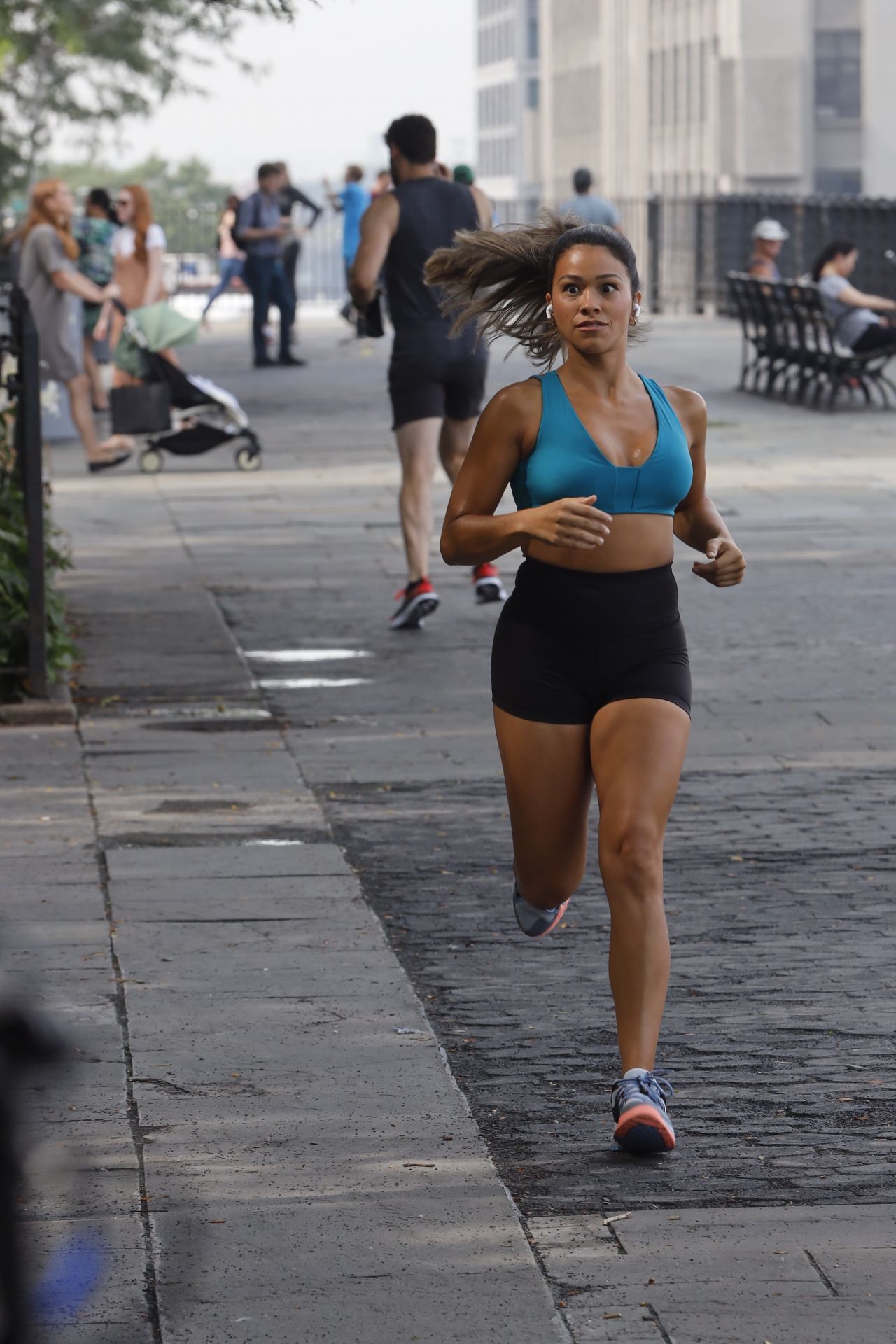 ShoTimes - #INFO⚠️ : Tom Ellis, Gina Rodriguez et Damon