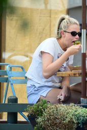 Hailey Clauson - Out to Eat in LA 07/21/2021