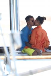Hailey Rhode Bieber and Justin Bieber on the Greek island of Milos 06/28/2021