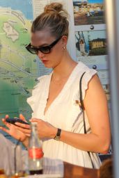 Karlie Kloss - Out in Saint-Tropez 07/27/2021