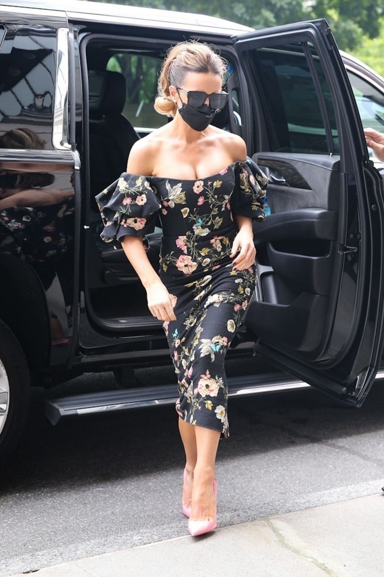 Kate Beckinsale in a Floral Printed Dress - New York City 07/21/2021