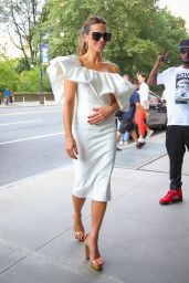 Kate Beckinsale - Out in New York 07/22/2021