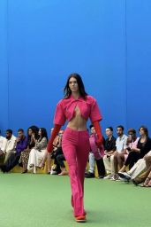 Kendall Jenner - Jacquemus Fall-Winter 2021-2022 Fashion Show in Paris 06/30/2021