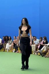 Kendall Jenner - Jacquemus Fall-Winter 2021-2022 Fashion Show in Paris 06/30/2021