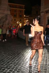Kim Kardashian - Trevi Fountain i Rome 06/29/2021 • CelebMafia