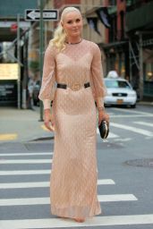 Lindsey Vonn in a Gucci Dress With Gold High Heels - NY 07/12/2021