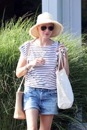 Naomi Watts - Shopping in The Hamptons, NY 07/27/2021