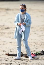 Natalie Portman - Out on Parsley Bay Beach in Sydney 07/08/2021