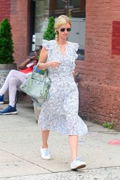 Nicky Hilton im Summer Dress - NoHo in New York City 07/26/2021