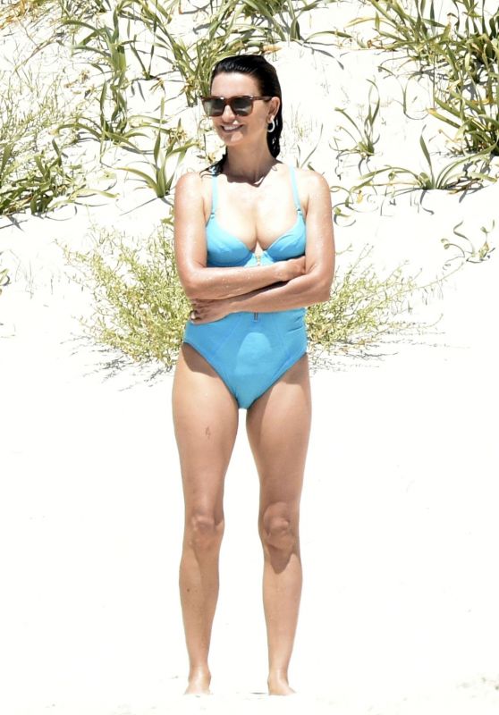 Penelope Cruz on the Beach in Italy 06/22/2021