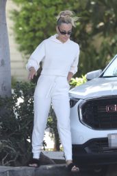 Peta Murgatroyd - Shopping in West Hollywood 07/03/2021