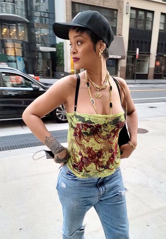 Rihanna Street Style - NYC 07/07/2021