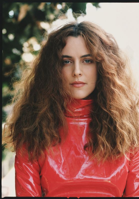 Riley Keough - Content Mode Magazine July 2021