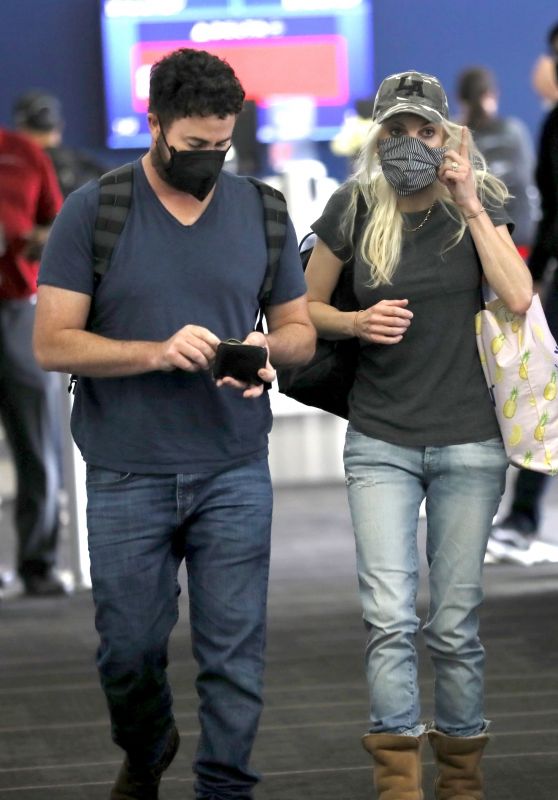 Anna Faris at LAX in Los Angeles 08/22/2021