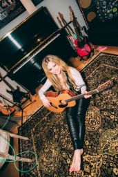Avril Lavigne 08/18/2021