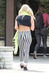 Avril Lavigne Street Style - Calabasas 08/16/2021