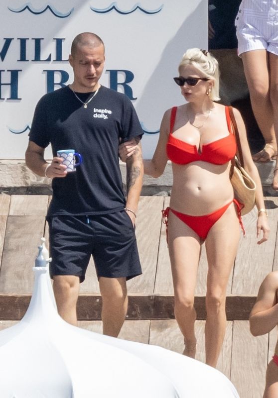 Caroline Vreeland in a Red Bikini - Positano 08/26/2021
