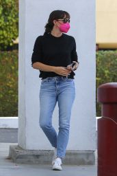 Jennifer Garner at Staples in Los Angeles 08/22/2021