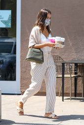 Jessica Alba at Starbucks in Playa Vista 08/09/2021