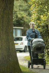 Katherine Ryan - Out for a Walk 08/12/2021